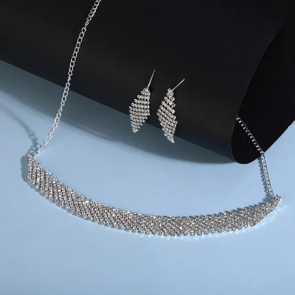Silver_Elegant_Earring_&_Necklace_Set_For_Women