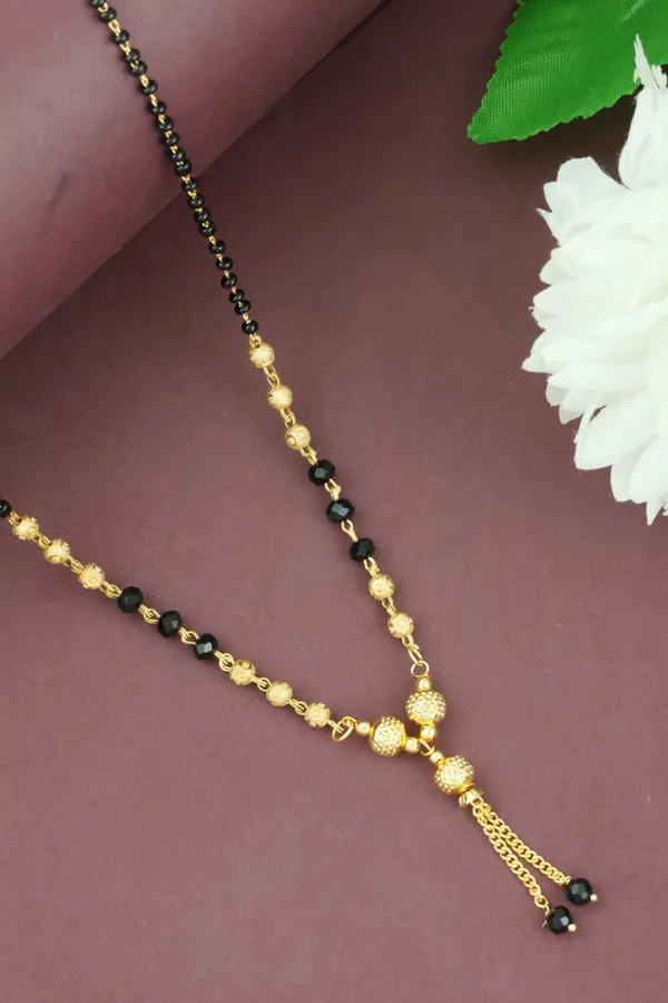 Gold_Elegant_Mangalsutra_For_Women