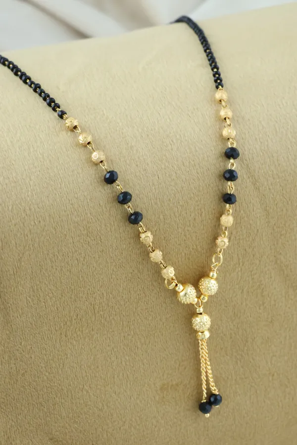 Gold_Elegant_Mangalsutra_For_Women