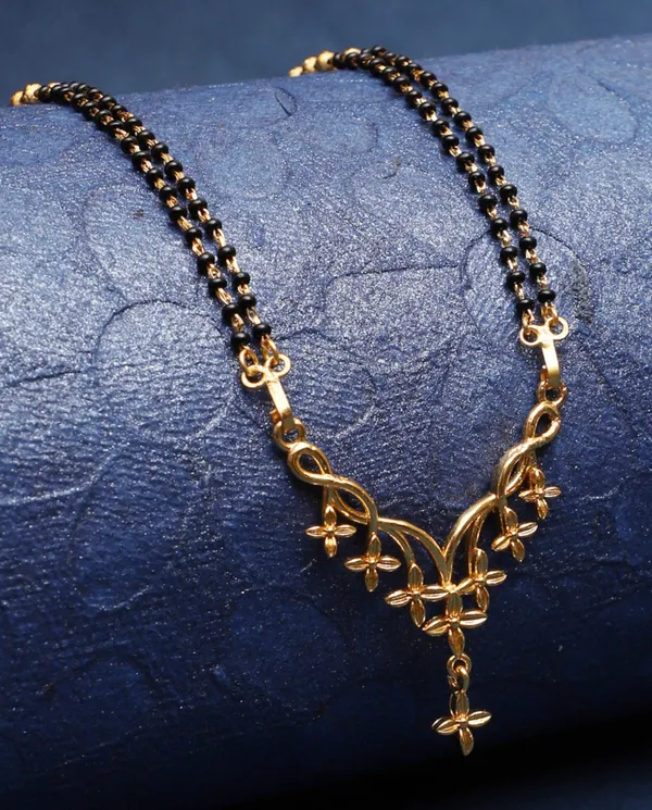 Gold_Elegant_Mangalsutra_For_Women