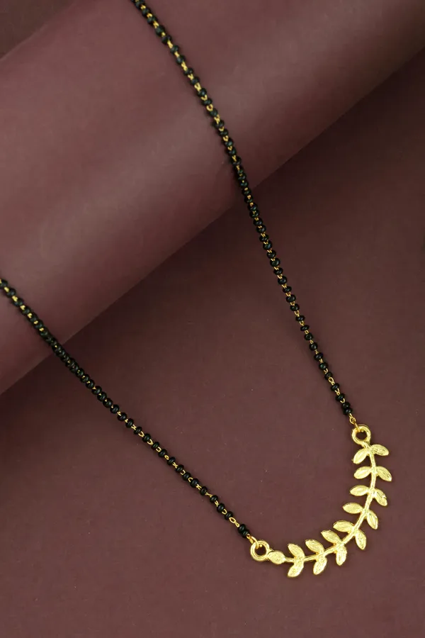 Gold_Elegant_Mangalsutra_For_Women
