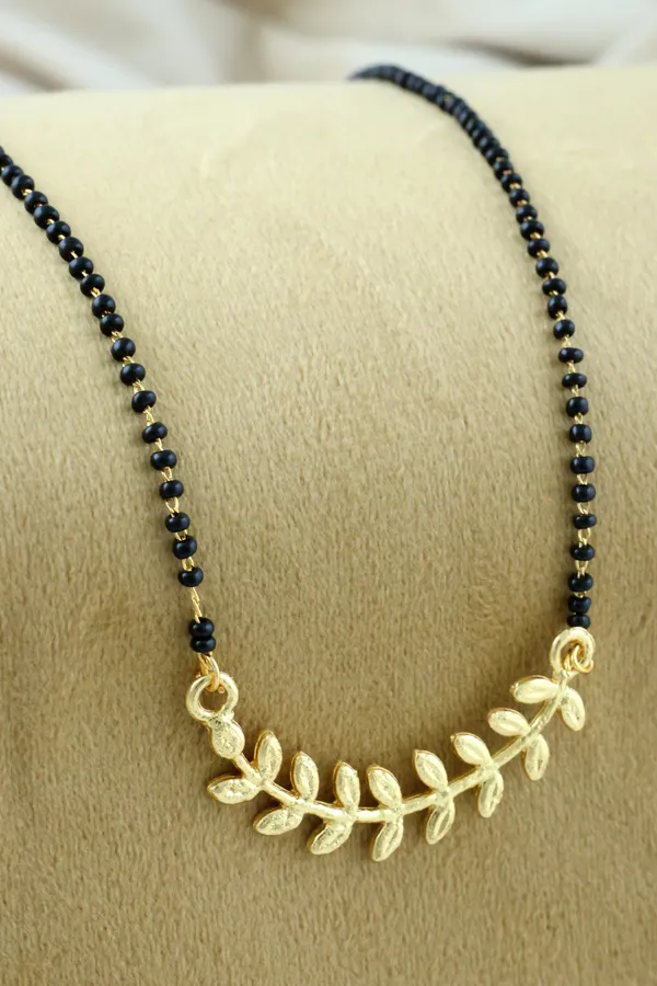 Gold_Elegant_Mangalsutra_For_Women