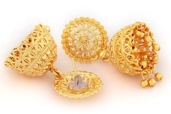 Gold_Elegant_Jhumki_Earring_For_Women