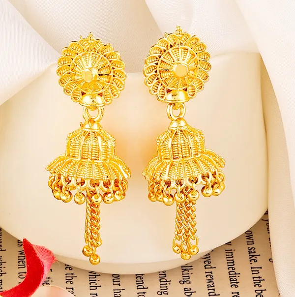 Gold_Elegant_Jhumki_Earring_For_Women