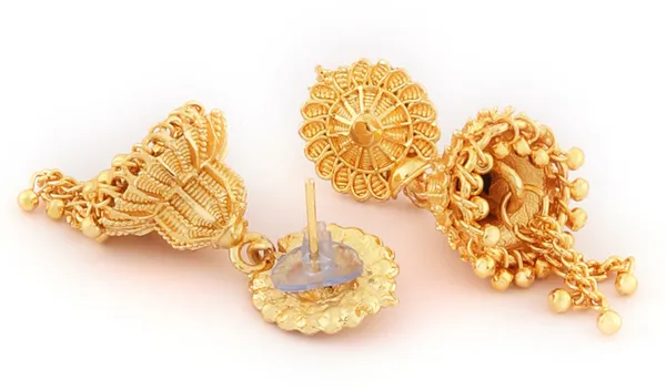Gold_Elegant_Jhumki_Earring_For_Women