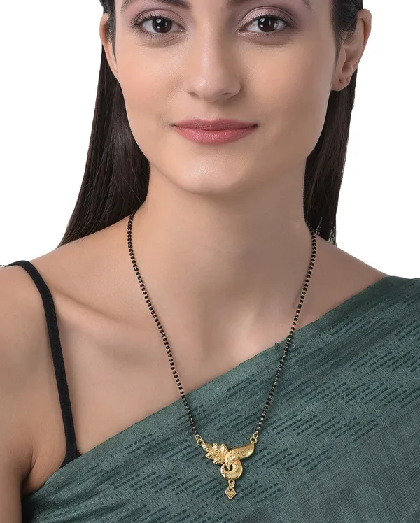 Gold_Elegant_Mangalsutra_For_Women