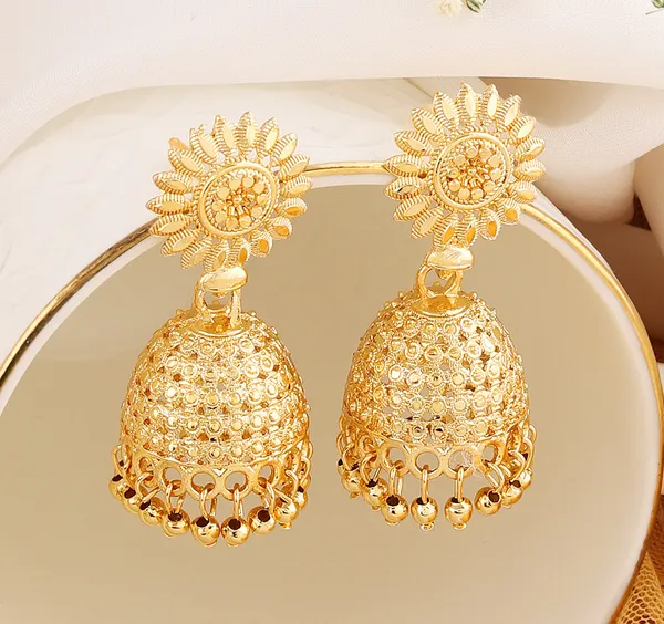 Gold_Elegant_Jhumki_Earring_For_Women