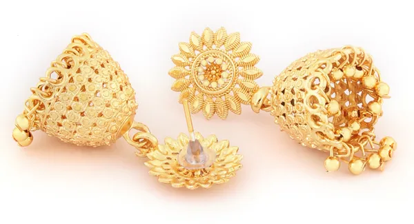 Gold_Elegant_Jhumki_Earring_For_Women