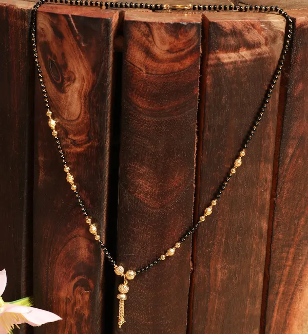 Gold_Elegant_Mangalsutra_For_Women