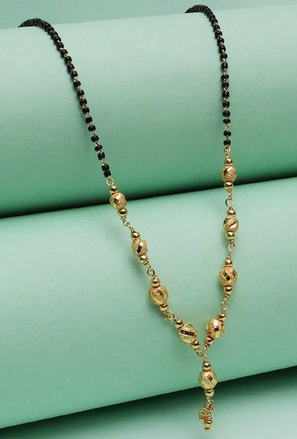 Gold_Elegant_Mangalsutra_For_Women