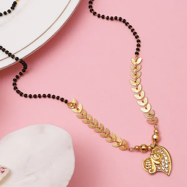 Gold_Elegant_Mangalsutra_For_Women