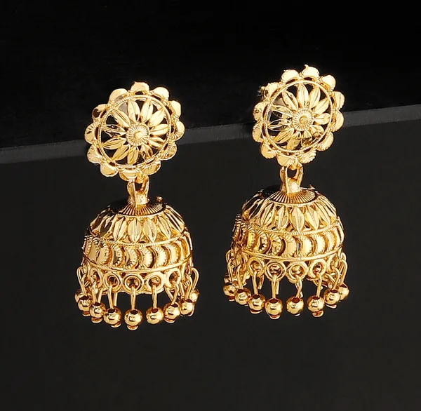Gold_Elegant_Jhumki_Earring_For_Women