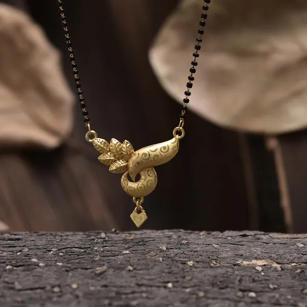 Gold_Elegant_Tanmaniya_Mangalsutra_For_Women