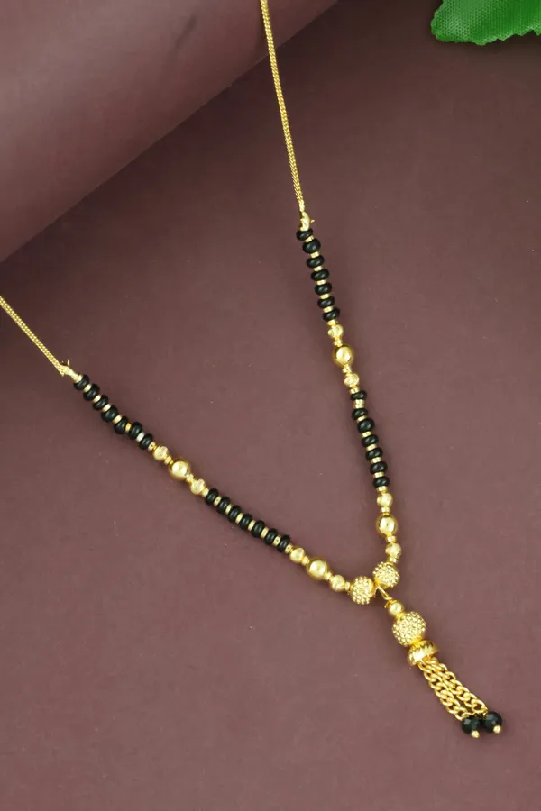Black_&_Gold_Elegant_Mangalsutra_For_Women