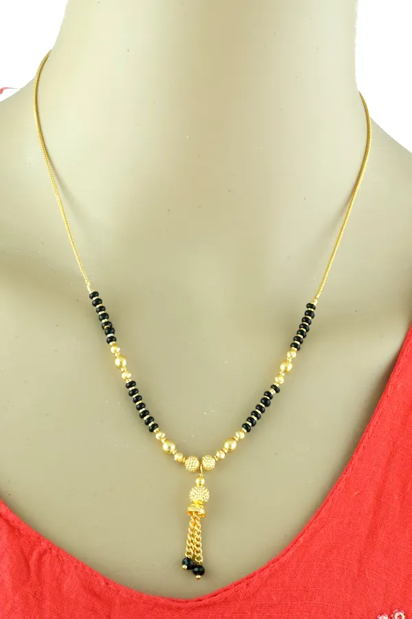 Black_&_Gold_Elegant_Mangalsutra_For_Women