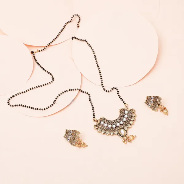 Gold_&_Black_Elegant_Mangalsutra_&_Earring_Set_For_Women