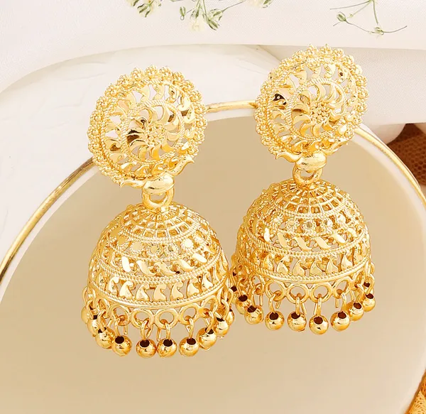 Gold_Elegant_Jhumki_Earring_For_Women