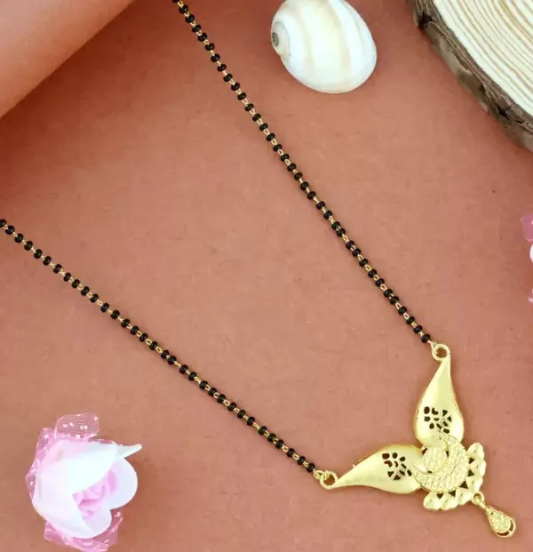 Gold_Elegant_Mangalsutra_For_Women_(_Pack_of_4_)