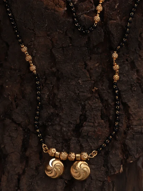 Gold_Elegant_Mangalsutra_For_Women