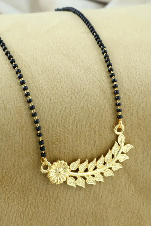 Gold_Elegant_Mangalsutra_For_Women