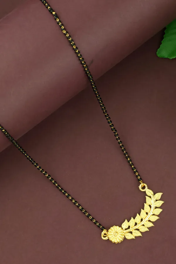 Gold_Elegant_Mangalsutra_For_Women