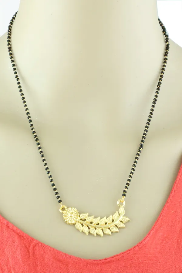 Gold_Elegant_Mangalsutra_For_Women