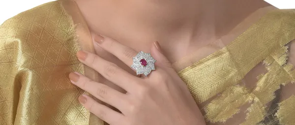 Red_Elegant_Ring_For_Women