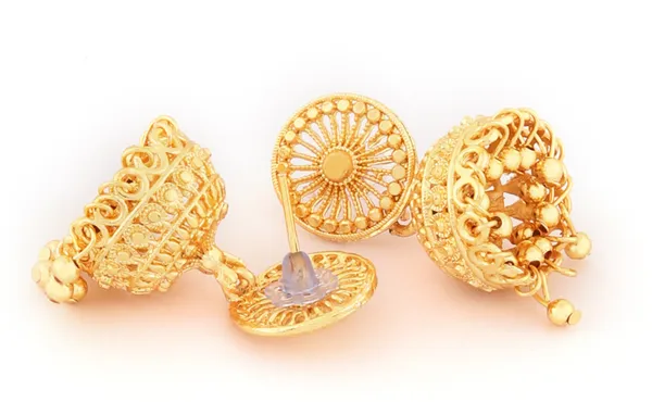 Gold_Elegant_Jhumki_Earring_For_Women
