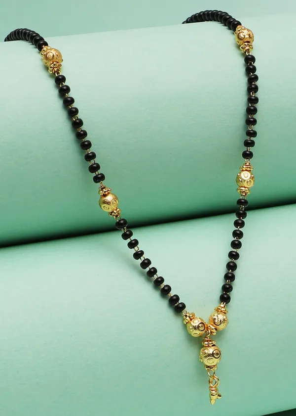 Gold_Elegant_Mangalsutra_For_Women