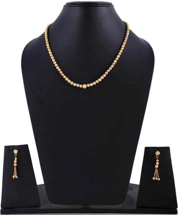 Gold_Elegant_Necklace,_Earring_&_Maang_Tikka_Set_For_Women