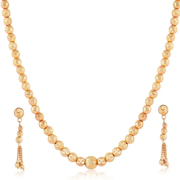 Gold_Elegant_Necklace,_Earring_&_Maang_Tikka_Set_For_Women