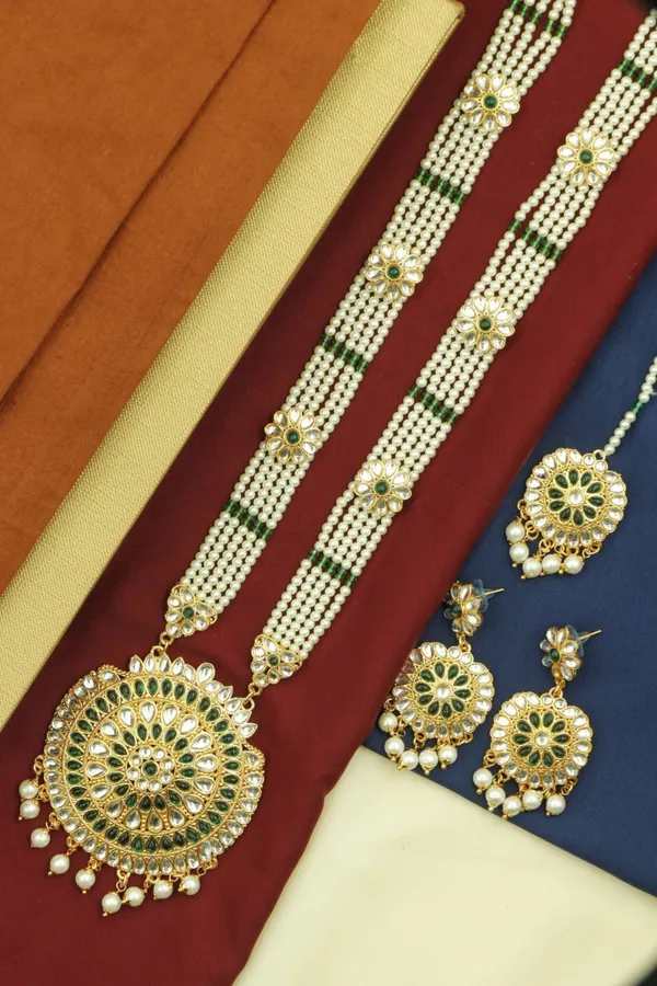 Green_Elegant_Necklace,_Earring_&_Maang_Tikka_Set_For_Women