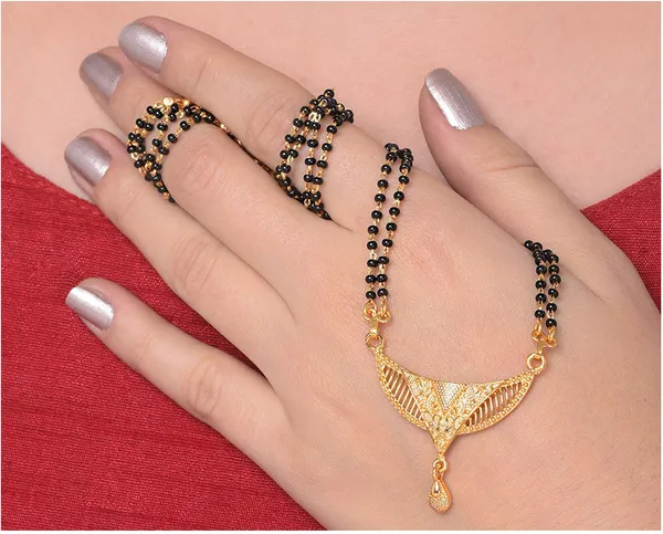 Gold_&_Black_Elegant_Mangalsutra_For_Women