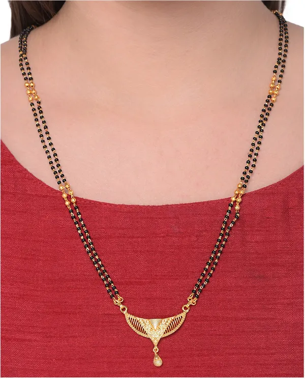 Gold_&_Black_Elegant_Mangalsutra_&_Earring_Set_For_Women