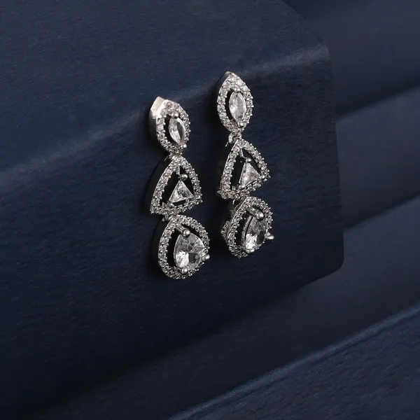 Silver_Elegant_Jhumki_Earring_For_Women