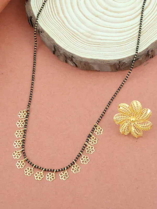 Gold_&_Black_Elegant_Mangalsutra_&_Ring_Set_For_Women