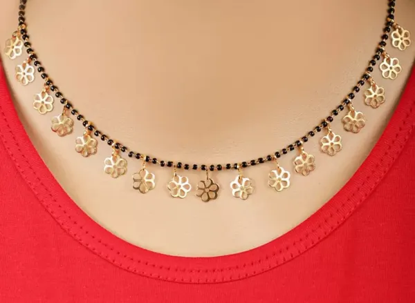 Gold_&_Black_Elegant_Mangalsutra_&_Ring_Set_For_Women