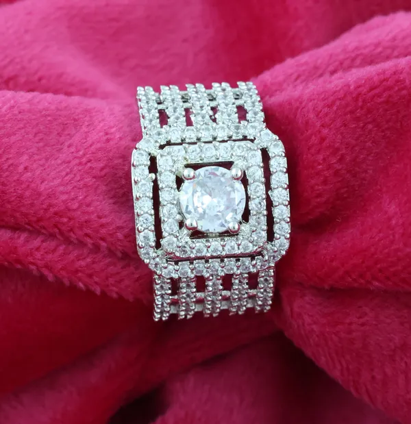 White_Elegant_Ring_For_Women
