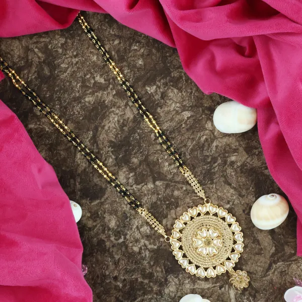 Gold_Elegant_Mangalsutra_For_Women