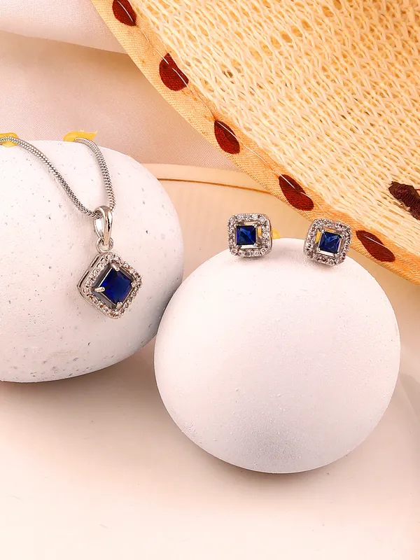 Black_Elegant_Earring_&_Pendant_Set_For_Women_(_Pack_of_3_)