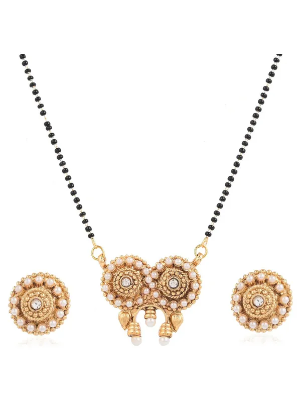 Gold_Elegant_Mangalsutra_&_Earring_Set_For_Women