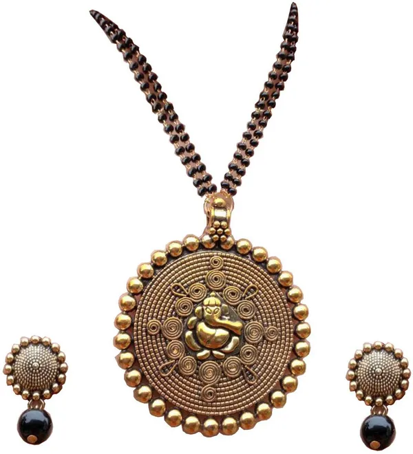 Gold_&_Black_Elegant_Mangalsutra_&_Earring_Set_For_Women