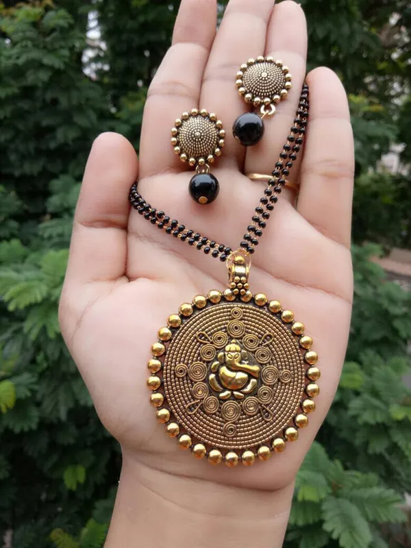 Gold_&_Black_Elegant_Mangalsutra_&_Earring_Set_For_Women