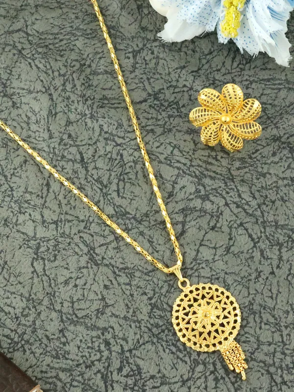Gold_Elegant_Pendant_&_Ring_Set_For_Women