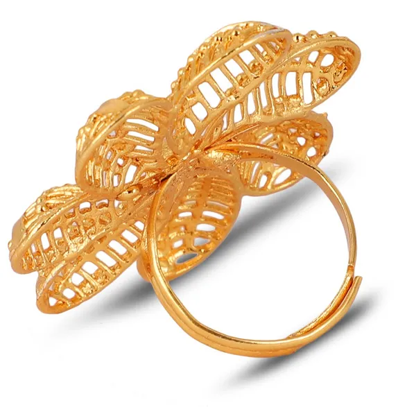 Gold_Elegant_Pendant_&_Ring_Set_For_Women