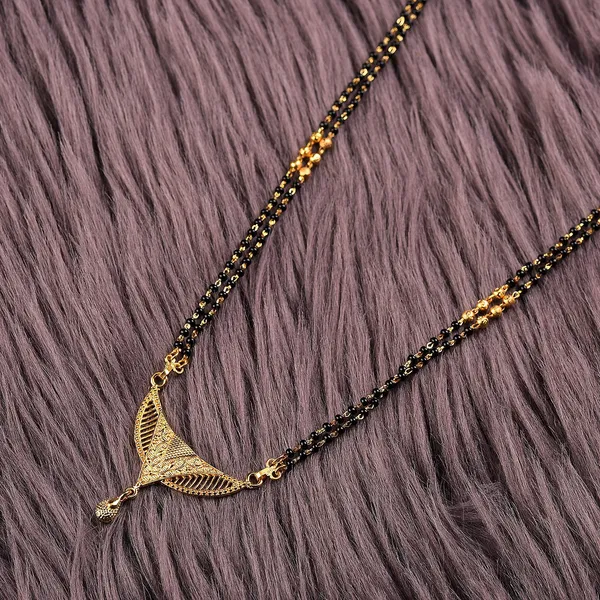 Gold_Elegant_Mangalsutra_For_Women