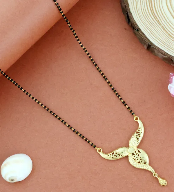 Gold_Elegant_Mangalsutra_For_Women_(_Pack_of_4_)