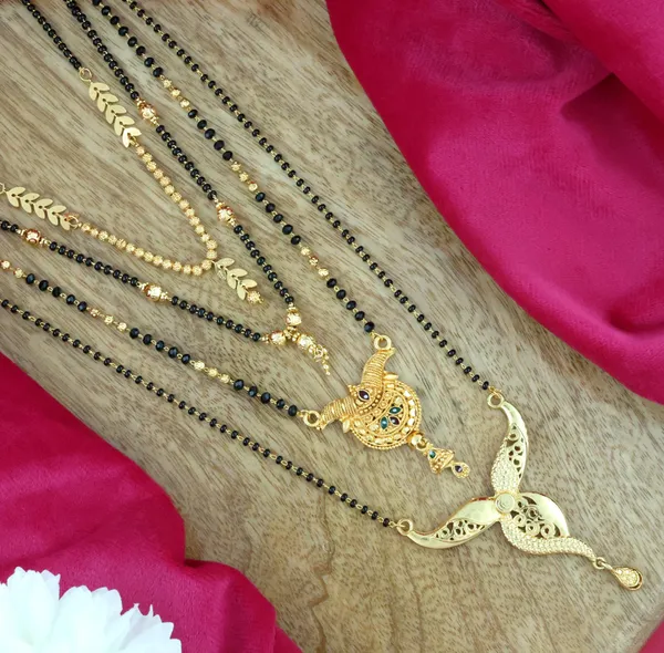 Gold_Elegant_Mangalsutra_For_Women_(_Pack_of_4_)