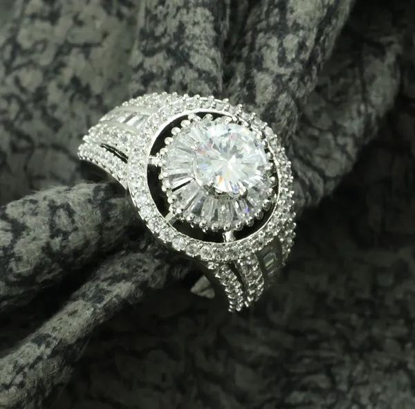 White_Elegant_Ring_For_Women