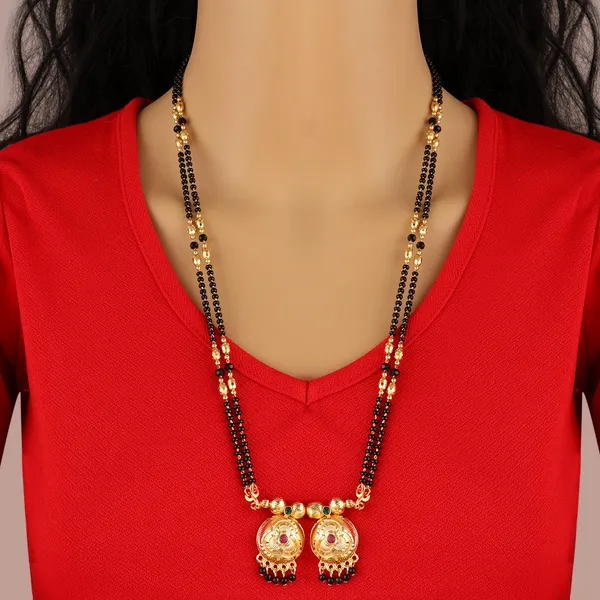 Gold_Elegant_Mangalsutra_Set_For_Women